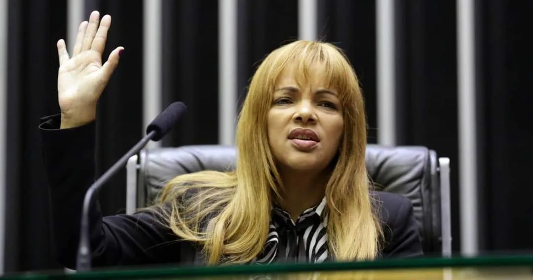 “SEPARAR NÃO POSSO, PORQUE IA ESCANDALIZAR O NOME DE DEUS “, FLORDELIS ESCREVEU AOS FILHOS