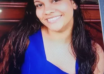 JOVEM MORRE COM FILHO NO COLO EM GUERRA DE FACÇÕES NO RJ