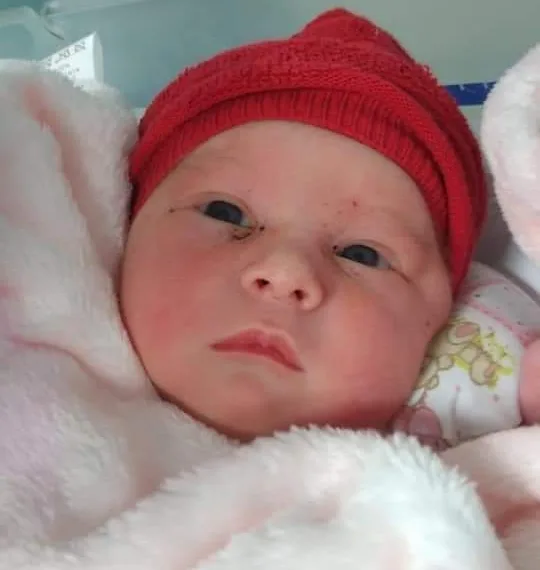 BEBÊ SOBREVIVE APÓS MÃE SER MORTA POR AMIGA E TENTAR ROUBA-LA