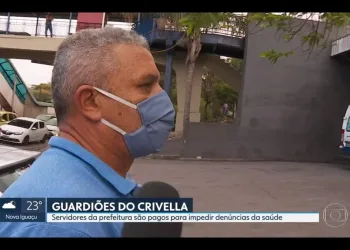 FUNCIONÁRIOS DA PREFEITURA FAZEM PLANTÃO NA PORTA DE HOSPITAIS PARA IMPEDIR TRABALHO DA IMPRENSA