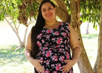 Grávida de oito meses morre vítima de coronavírus após chá de fraldas