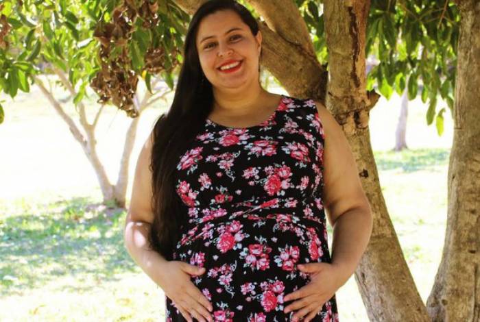 Grávida de oito meses morre vítima de coronavírus após chá de fraldas