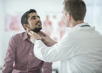 SUS oferece cirurgia de tireoide que não deixa cicatriz