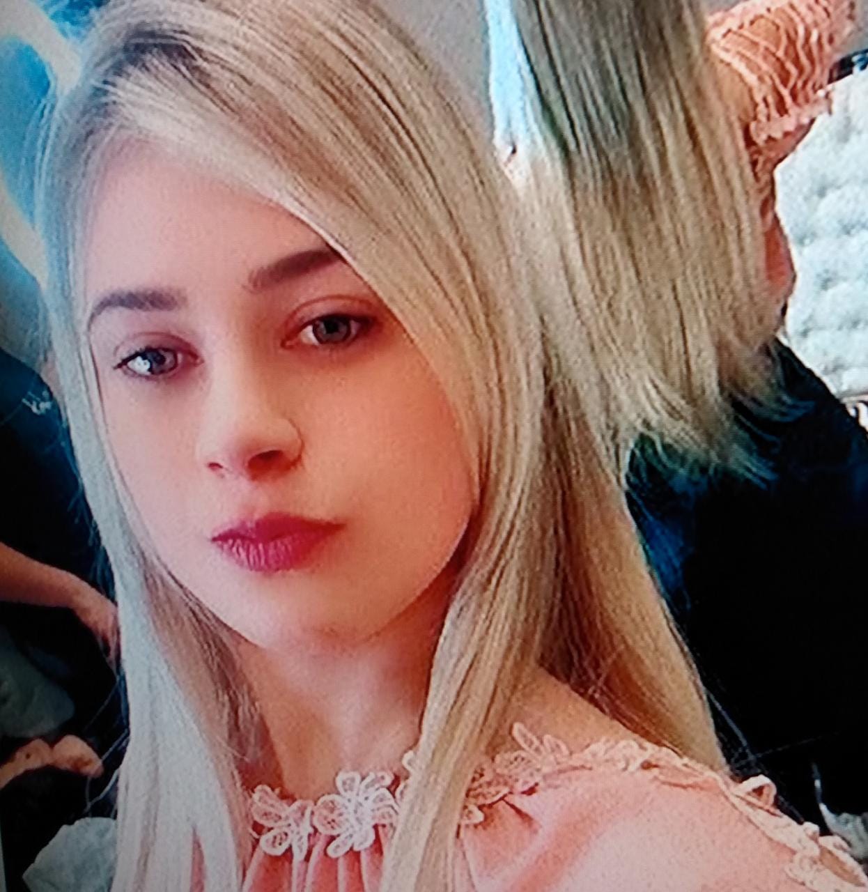 BELA, LINDA E BANDIDA!!LOIRA DO TRÁFICO É PRESA ( FOTOS)