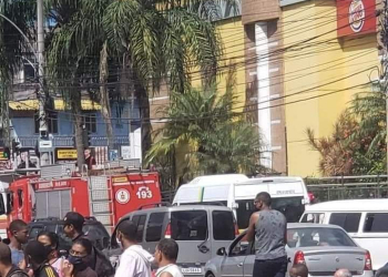 SHOPPING EM SANTA CRUZ PEGANDO FOGO NESSE MOMENTO( VIDEO)