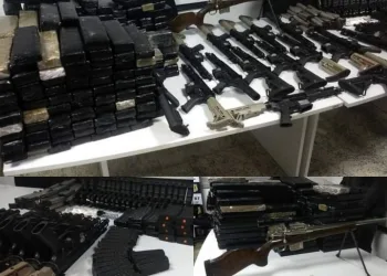PF APREENDE ARSENAL DE GURRRA EM SEROPÉDICA ( FOTOS)