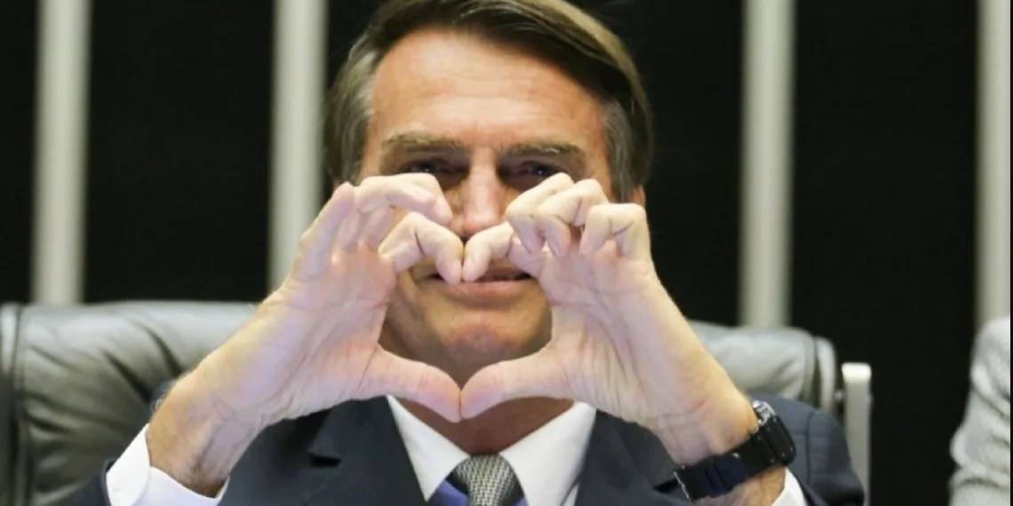 Aprovação de Bolsonaro sobe para 52%, indica pesquisa