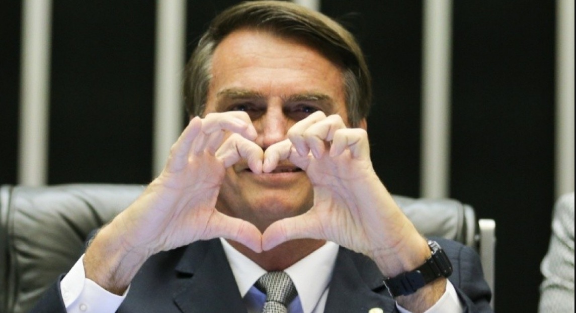 Aprovação de Bolsonaro sobe para 52%, indica pesquisa