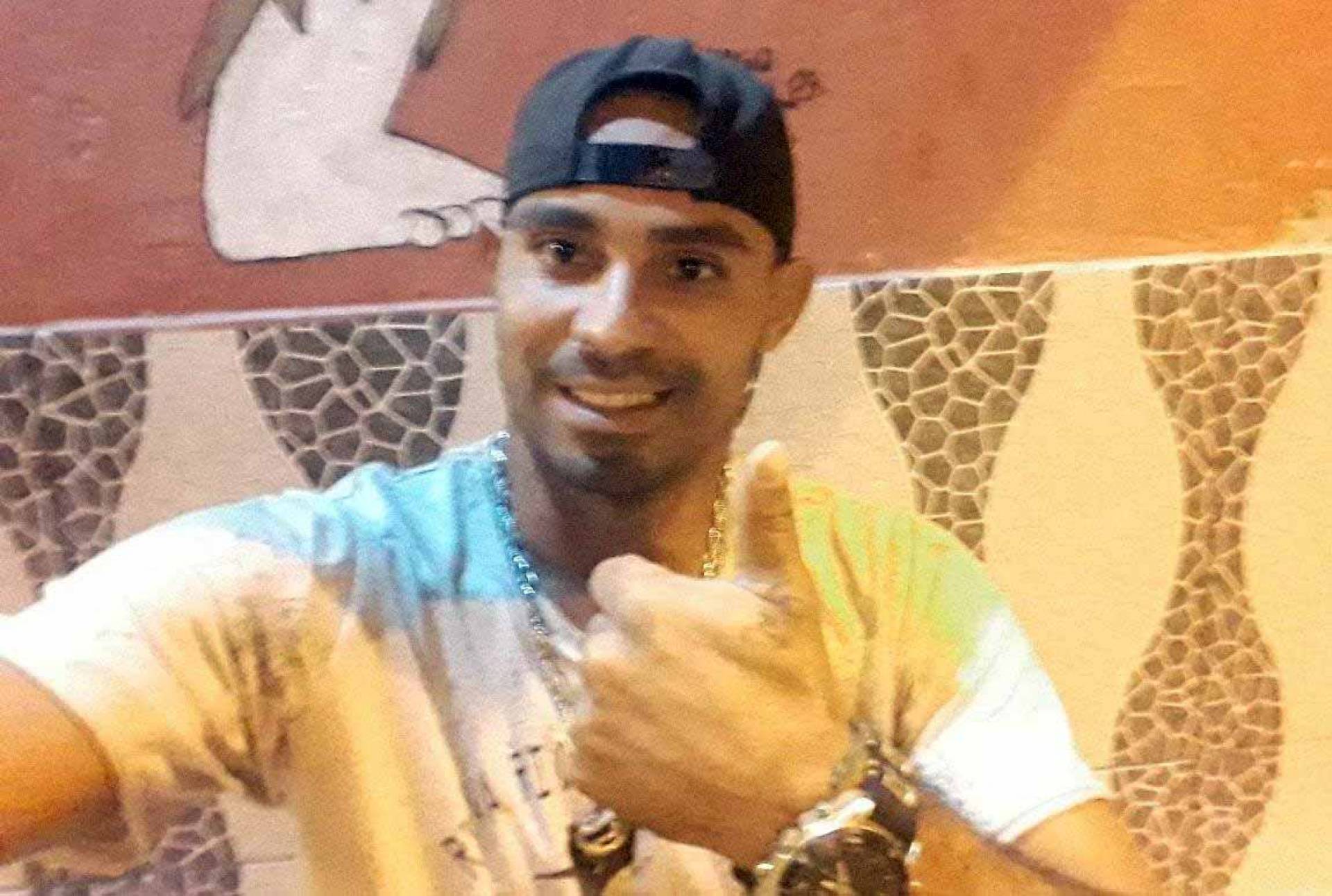 MARIDO ESPANCA ESPOSA EM SEPETIBA( IMAGENS FORTES)