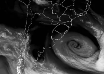 Ciclone extratropical se aproxima da Bahia, alerta a Marinha