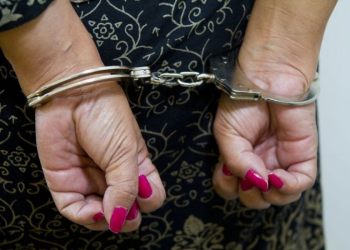 Mulher é presa tentando subornar agentes da Polícia Rodoviária Federal em Itaguaí