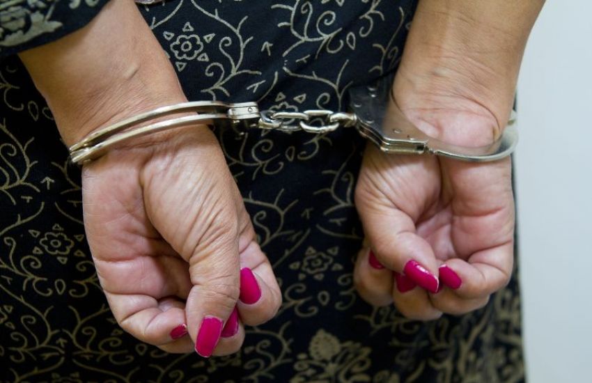 Mulher é presa tentando subornar agentes da Polícia Rodoviária Federal em Itaguaí