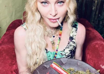 Madonna comemora aniversário com maconha, namorado e filhos