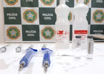 Polícia prende transexual que aplicava silicone industrial nos glúteos de pacientes no RJ