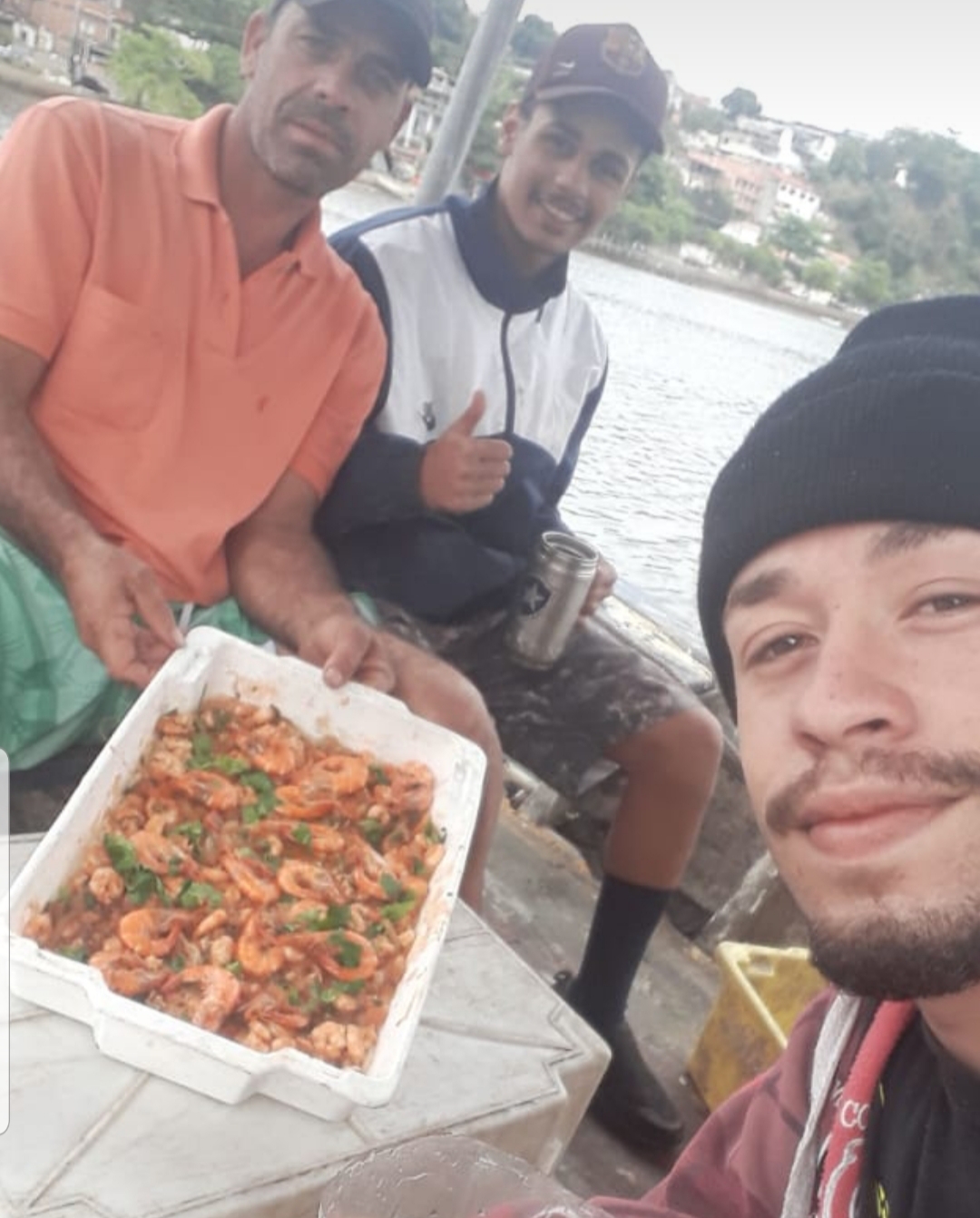 IDENTIFICADAS AS VÍTIMAS QUE ESTÃO DESAPARECIDAS APÓS O BARCO VIRAR EM BARRA DE GUARATIBA VÍDEO