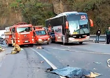 ACIDENTE GRAVISSIMO DEIXA UM FERIDO E TRÊS MORTOS NO RJ