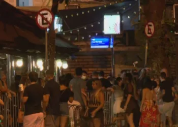 Bares do Rio de Janeiro têm aglomeração e pessoas sem máscara