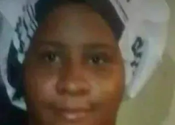 MULHER NEGRA DENUNCIA RACISMO EM SUPERMERCADO DE SANTA CRUZ  E É DEMITIDA