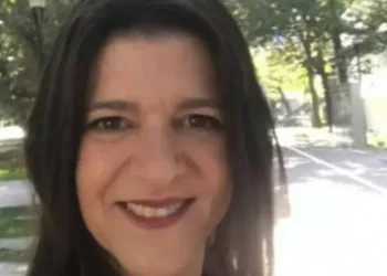Professora morre de coronavírus durante aula online ao vivo; foi na frente dos alunos
