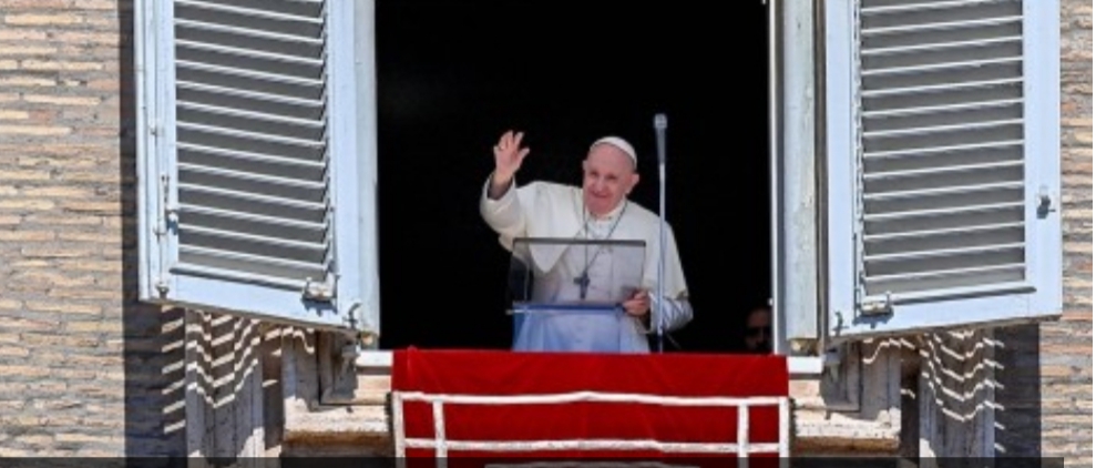 Papa diz que fofoca é peste pior do que coronavírus