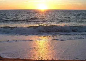 Turista morre afogado em praia de Cabo Frio e família busca pelo corpo