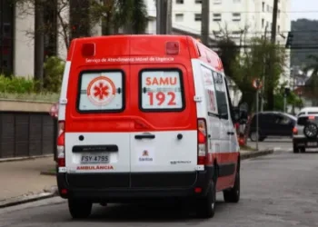 Explosão durante churrasco deixa duas pessoas feridas