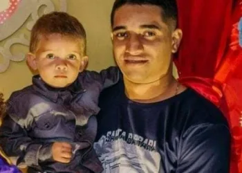 “PAI” MATA FILHO DE 3 ANOS A FACADAS E TRANSMITE ATO POR VIDEO CHAMADA PARA EX