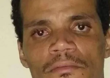 Homem dá mais de 15 facadas na ex-mulhe no RJ r