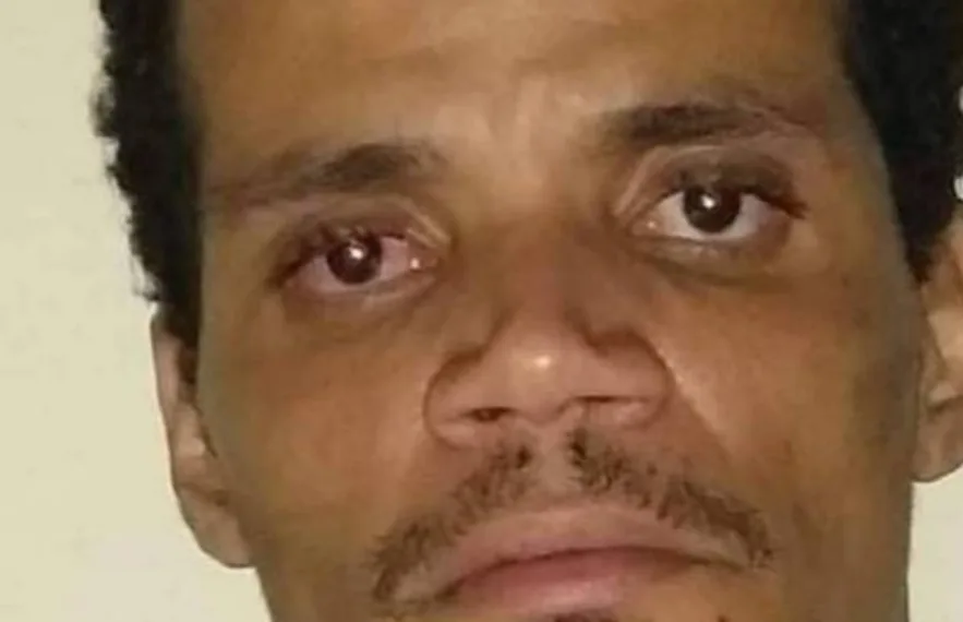 Homem dá mais de 15 facadas na ex-mulhe no RJ r