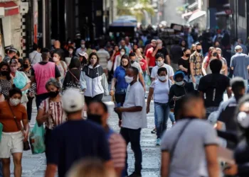 Mundo tem menor número de mortos por Covid desde julho