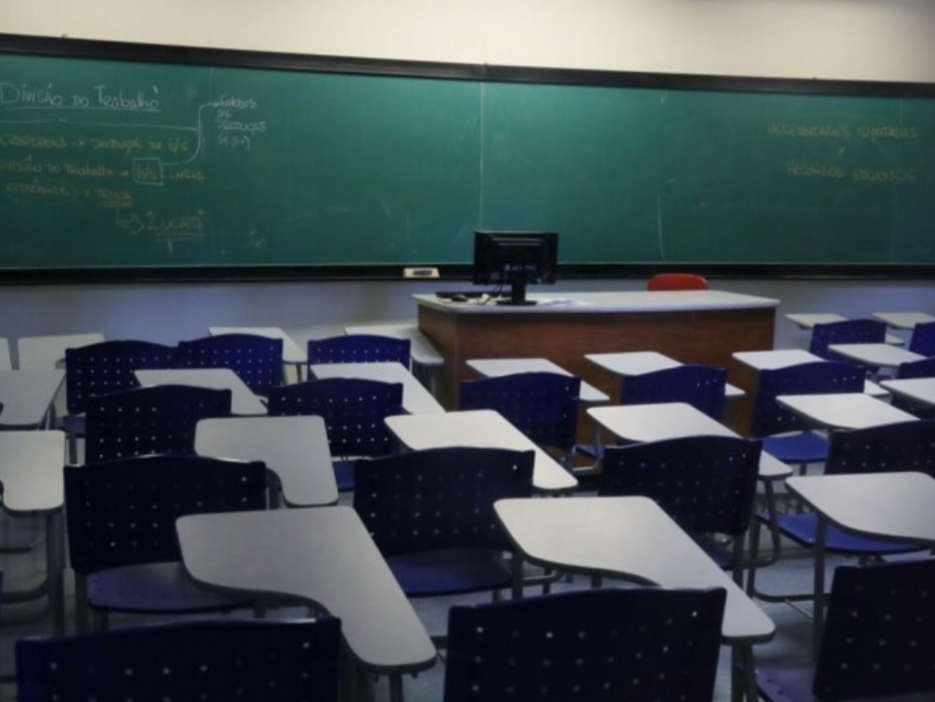 Justiça do Rio determina retorno de escolas e universidades particulares somente com vacina