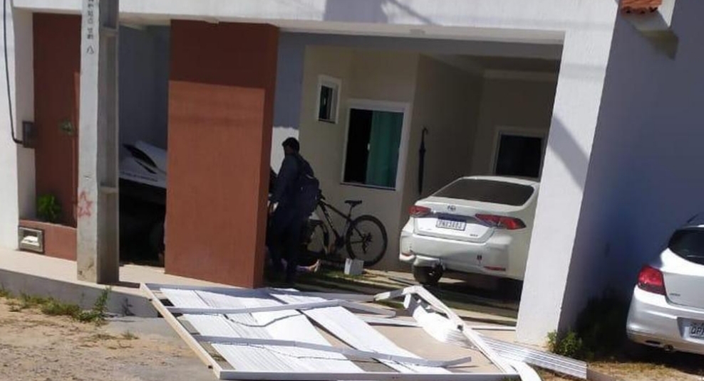 Mulher joga o carro pra cima da amante do marido e acaba presa por tentativa de homicídio  