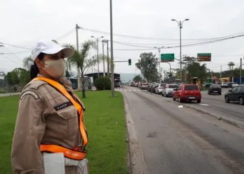 Guarda Municipal aplica mais de 200 multas a motoristas em pista exclusiva do BRT em Guaratiba