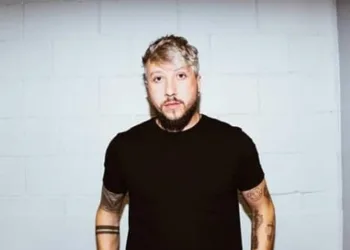 Baterista morre durante show em Minas