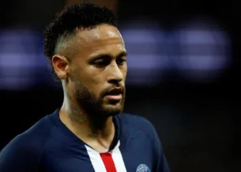 Neymar é vítima de racismo, agride jogador e é expulso