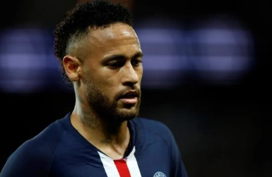 Neymar é vítima de racismo, agride jogador e é expulso