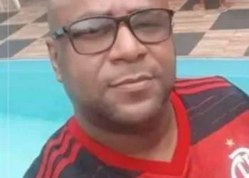 Policial militar é morto e carbonizado em comunidade no RJ