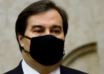 Rodrigo Maia tem resultado positivo em teste para covid-19
