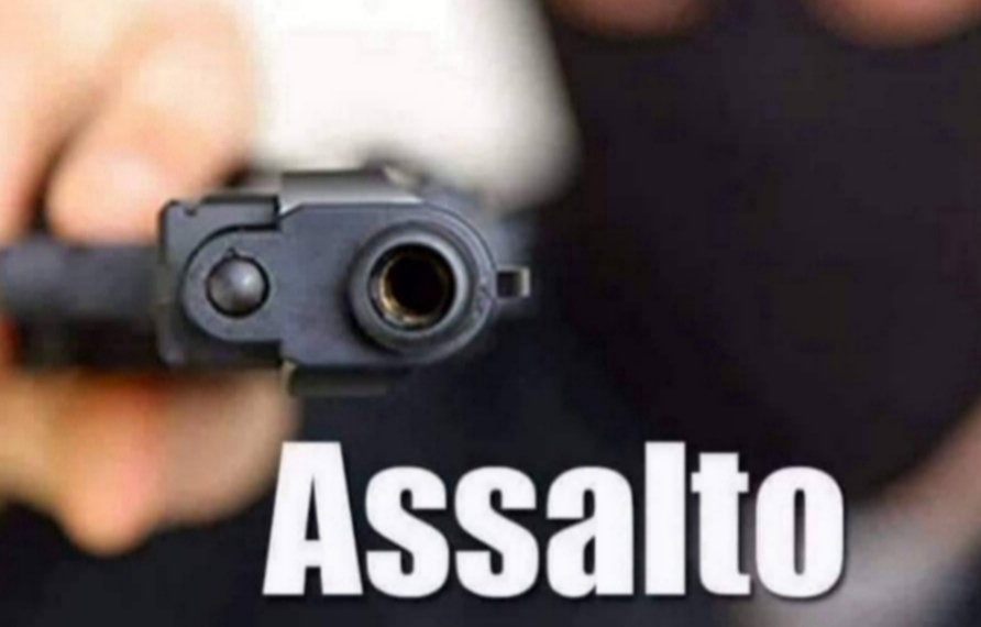 MULHER É ASSALTADA DENTRO DE UM SHOPPING NA ZONA OESTE ( VIDEO)