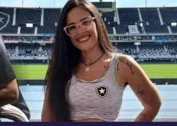“Após uma bariátrica, perdi o movimento das pernas e passei anos sem andar”