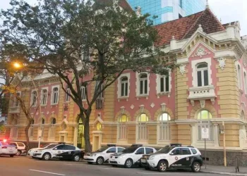 Pedreiro é preso após matar o marido de sua amante com seis tiros no RJ