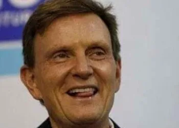 URGENTE CÂMARA DO RIO DECIDE BARRAR PROCESSO DE IMPEACHMENT CONTRA CRIVELLA