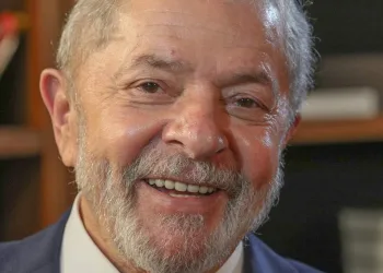 Lula aperece em vídeo e diz que o povo precisa de comida e não armas