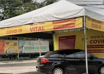 Guardas municipais interditam drive thru de teste sem autorização para Covid-19 na Zona Oeste