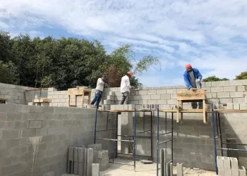 empresário anônimo financia construção de cozinha industrial e padaria que vão funcionar com fins assistenciais na zona oeste