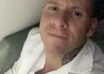 É GRAVE O ESTADO DE SAÚDE DO ENFERMEIRO BALEADO NA CABEÇA DURANTE ASSALTO A ÔNIBUS NA AV BRASIL