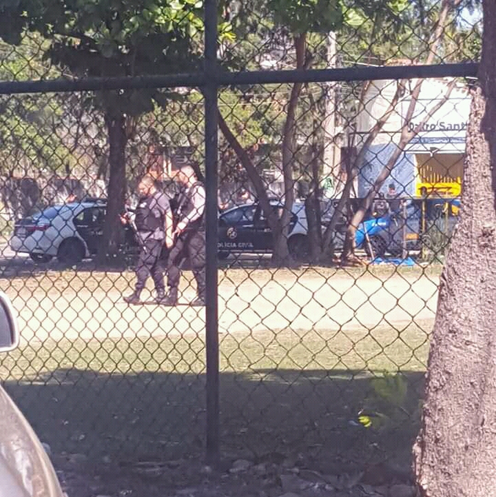 CORPO É ENCONTRADO NUM CARRO EM BAIRRO DA ZONA OESTE