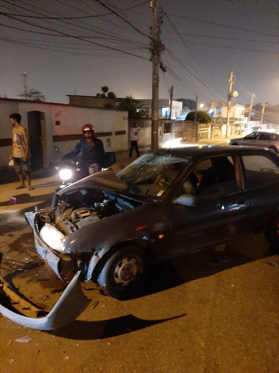 MOTORISTA BÊBADO  É PRESO EM CAMPO GRANDE POR CAUSAR ACIDENTE ( fotos))