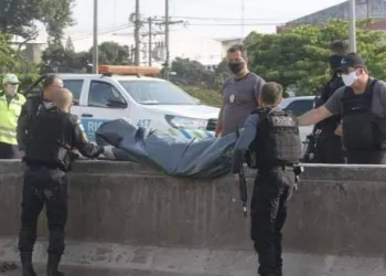 URGENTE!!BANDIDO É MORTO E SEU COMPARSA É ESPANCADO E PRESO EM TENTATIVA DE ASSALTO NA AV BRASIL