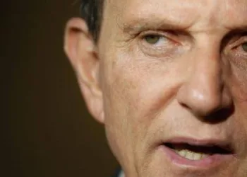 Crivella articula com aliados barrar impeachment na Câmara